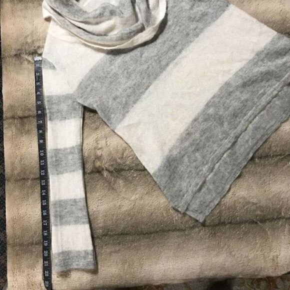 FREE PEOPLE Alpaca Sweater. Soft. Small. White and Grey. - Picture 8 of 9
